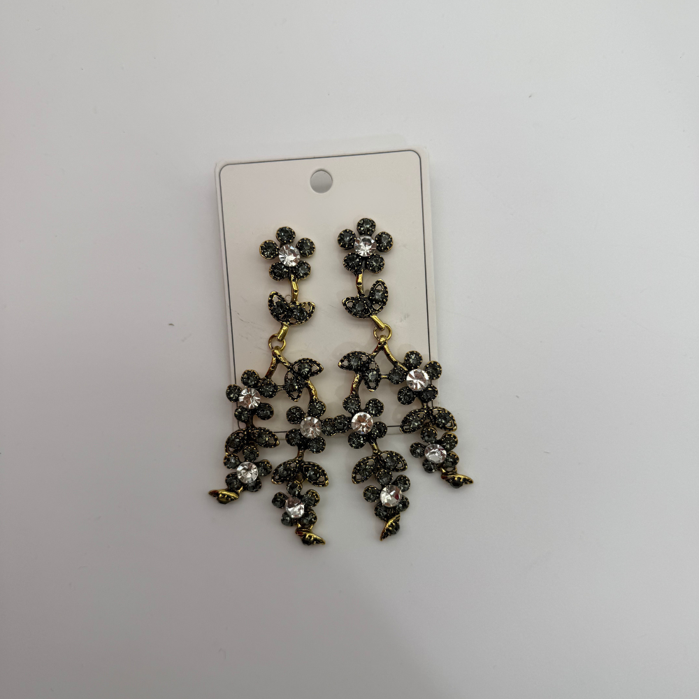 Taşlı Çiçek Motifli Sallantılı Küpe