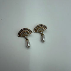 İnci Detaylı Yelpaze Formlu Sallantılı Küpe