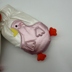 Penguen Figürlü Ekru Şişme Çocuk Eldiveni