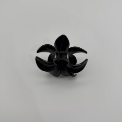 Parlak Siyah Çiçek Formlu Mandal Toka