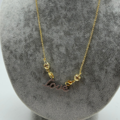 Zirkon Taşlı “Love” Yazılı Kolye