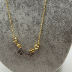 Zirkon Taşlı “Love” Yazılı Kolye