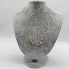 Zirkon Taşlı “Love” Yazılı Kolye