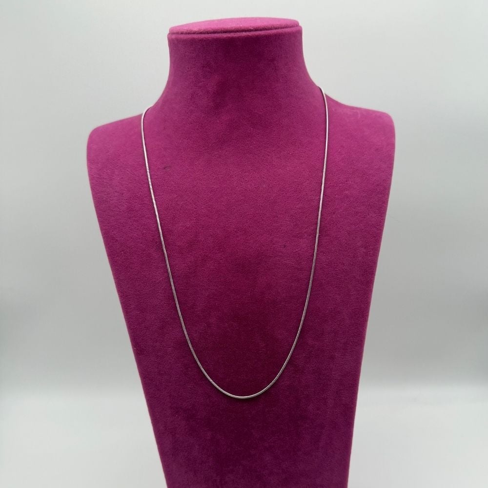 Zarif Gümüş Tonlu İnce Zincir Kolye