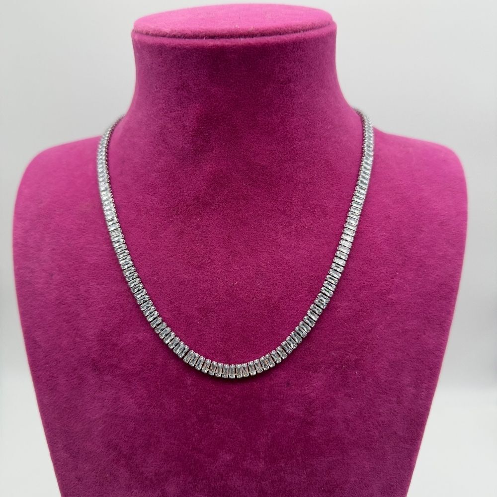 Gümüş Renk Baget Taşlı Çelik Su Yolu Kolye