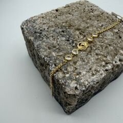 Taş Detaylı Spiral Merkezli Gold Zincir Bileklik