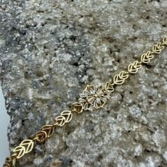 Çiçek Formlu Taş Detaylı Gold Yaprak Zincir Bileklik