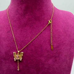 Mare Accessories | Altın Rengi Kelebek Figürlü Sallantılı Çelik Kolye
