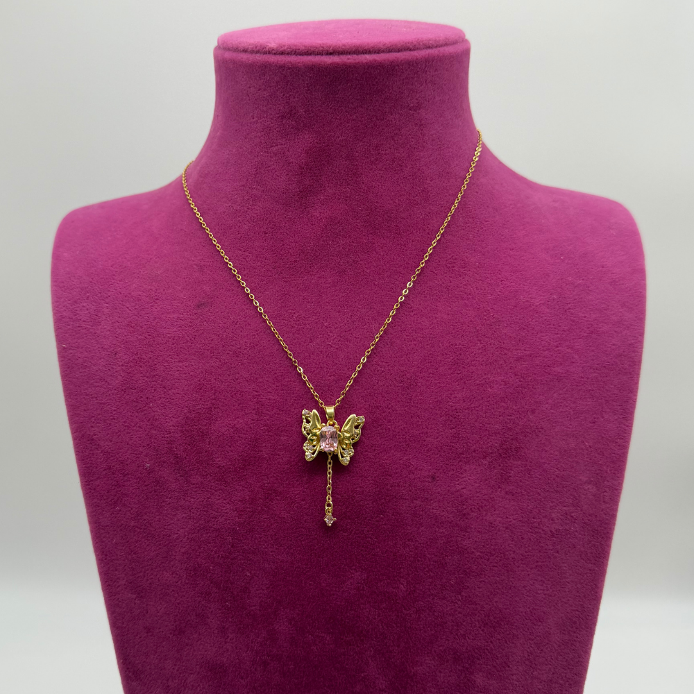 Mare Accessories | Altın Rengi Kelebek Figürlü Sallantılı Çelik Kolye