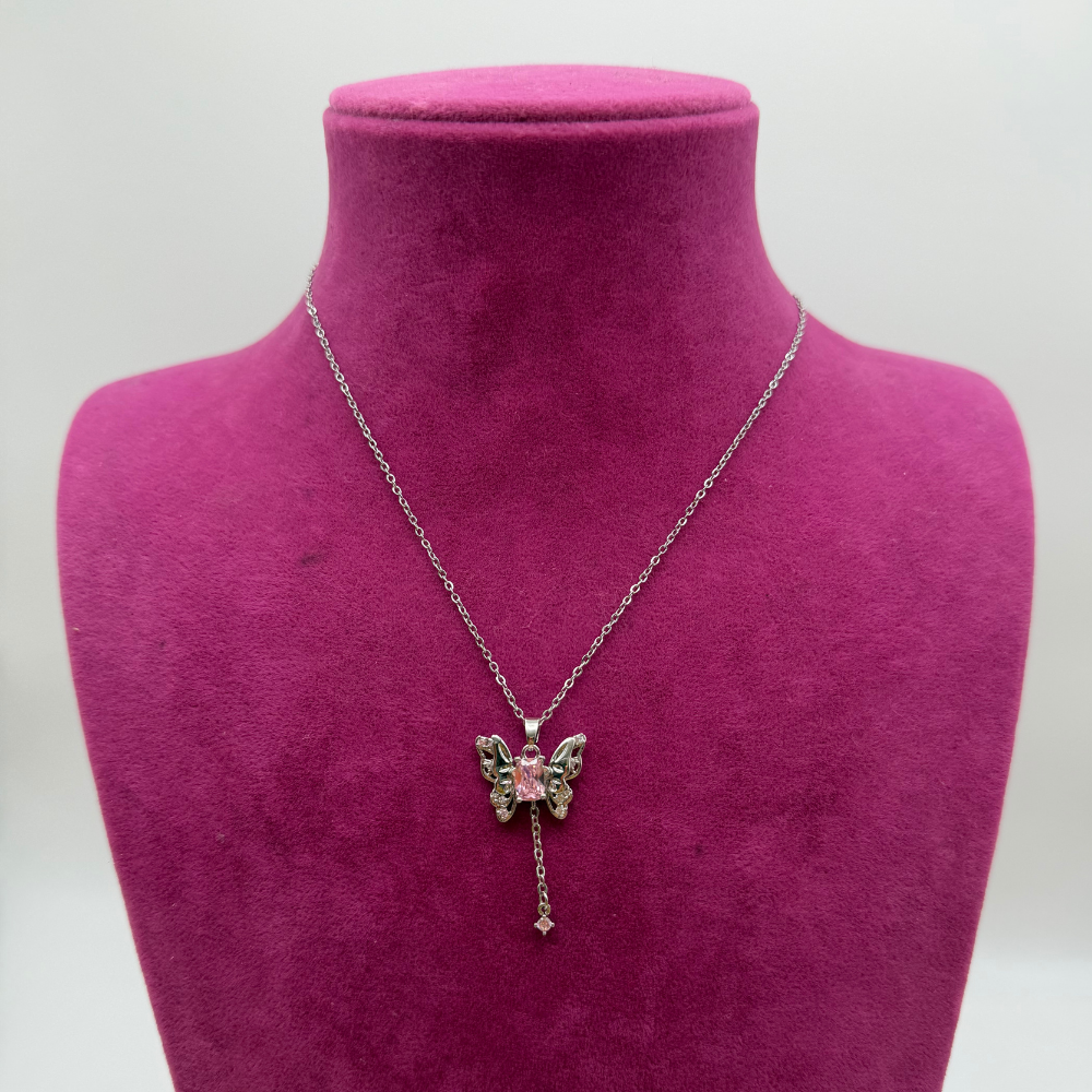 Mare Accessories | Gümüş Rengi Kelebek Figürlü Sallantılı Çelik Kolye