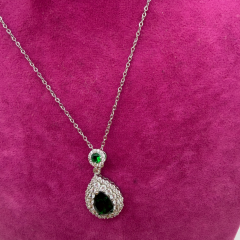 Zümrüt Yeşili Damla Taşlı Gümüş Renk Çelik Kolye