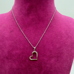 Taşlı Gümüş Işıltılı Kalp Çelik Kolye - 45 cm