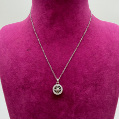 Zirkon Taşlı Gümüş Pusula Çelik Kolye - Yol Gösteren Şık Tasarım