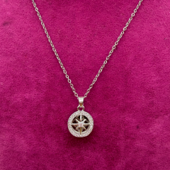 Zirkon Taşlı Gümüş Pusula Çelik Kolye - Yol Gösteren Şık Tasarım