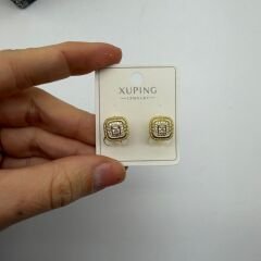 Kare Formlu Çerçeve Detaylı Taşlı Gold Küpe