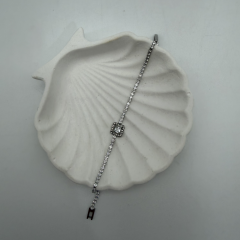 Kare Taş Detaylı Zirkon Su Yolu Bileklik