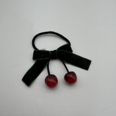 Kiraz Detaylı Yeşil Kadife Fiyonk Saç Lastiği