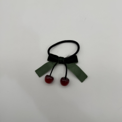 Kiraz Detaylı Yeşil Kadife Fiyonk Saç Lastiği